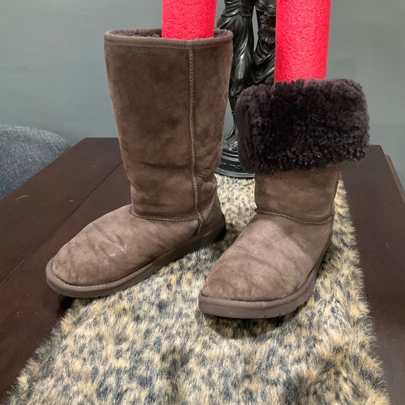 UGG CLASSIC CHOCOLATE BROWN LEATHER BOOTS - Picture 12 of 12